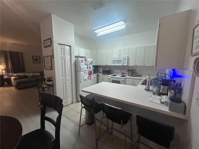 2 BR, 2 BA Apartment 2590 Northeast 3rd Drive, Homestead, FL 33033