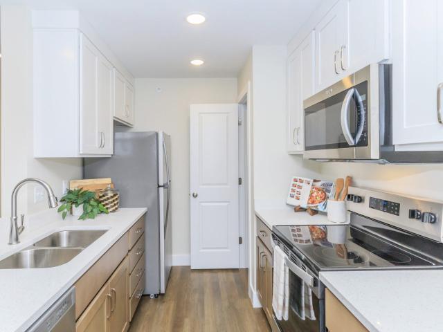 2 BR, 2 BA Apartment 2601 N Cresthaven Ave Unit 408, Springfield, MO 65803