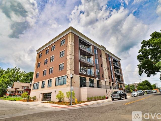 2 BR, 2 BA Apartment 260 Franklin Street, Unit 203, Valparaiso, IN 46383