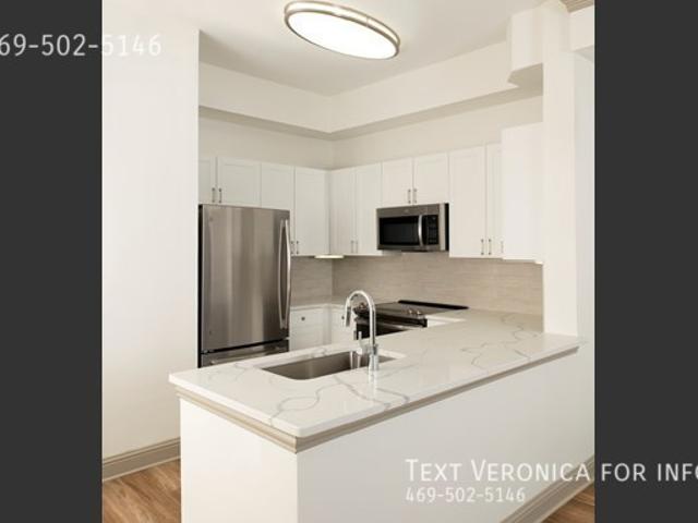 2 BR, 2 BA Apartment 2610 Allen St, Dallas, TX 75204