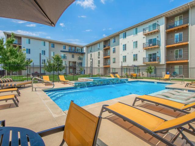2 BR, 2 BA Apartment 2621 South Jefferson Avenue Unit 325, Springfield, MO 65807
