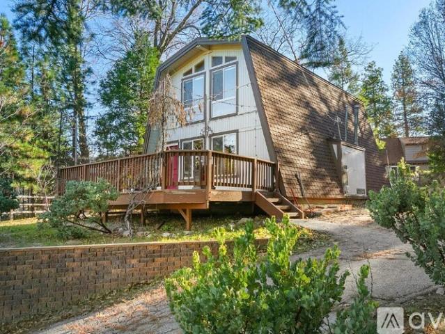 2 BR, 2 BA Apartment 26555 Brentwood Dr, Lake Arrowhead, CA 92352