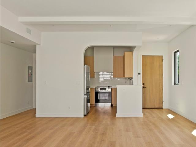 2 BR, 2 BA Apartment 2671 Benedict Street, Los Angeles, CA 90039