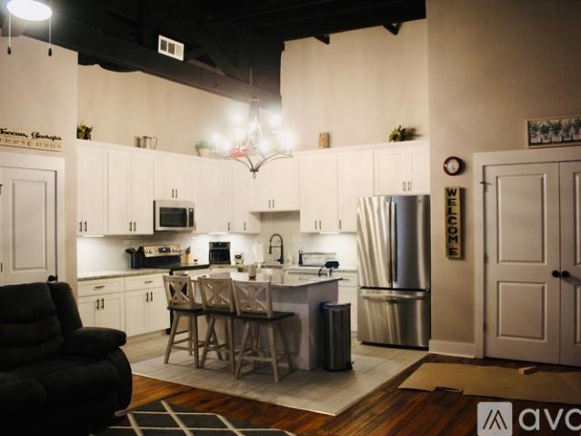 2 BR, 2 BA Apartment 26 Doyle Street, Unit 201, Toccoa, GA 30577