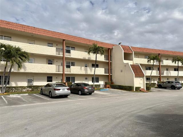 2 BR, 2 BA Apartment 271 South Hollybrook Drive, Pembroke Pines, FL 33025