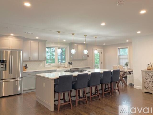 2 BR, 2 BA Apartment 27 Suffolk Street, Unit 3, Chelsea, MA 02150