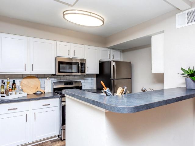 2 BR, 2 BA Apartment 2800 Herrington Woods Court Unit 05 306, Lawrenceville, GA 30044