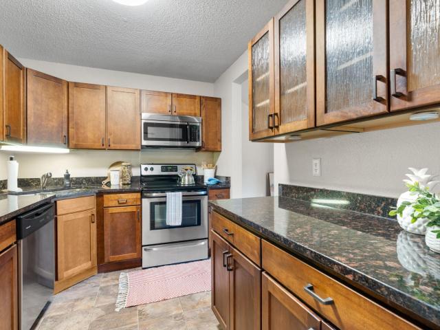 2 BR, 2 BA Apartment 2800 Rustic Place Unit 799 0215, Saint Paul, MN 55117