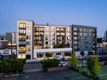 2 BR, 2 BA Apartment 2820 Broadway Unit 412W, Oakland, CA 94611