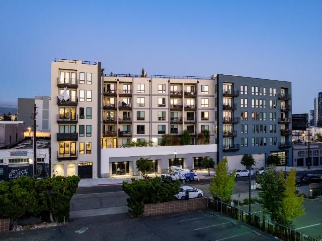 2 BR, 2 BA Apartment 2820 Broadway Unit 717E, Oakland, CA 94611