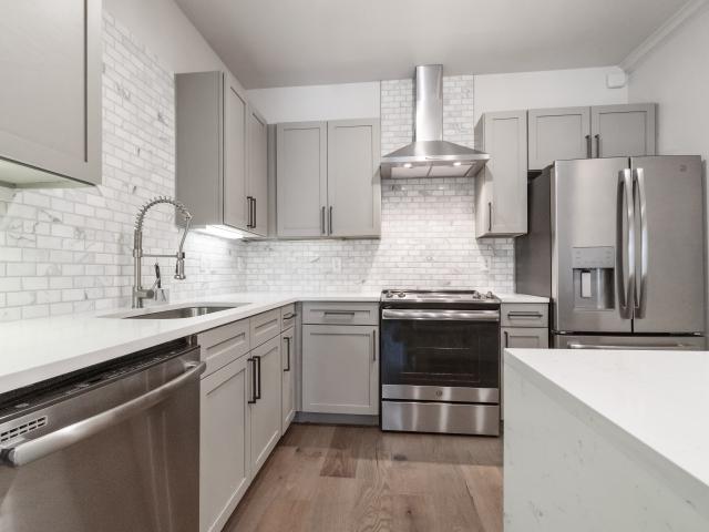 2 BR, 2 BA Apartment 2820 McKinnon Street Unit 2036, Dallas, TX 75201