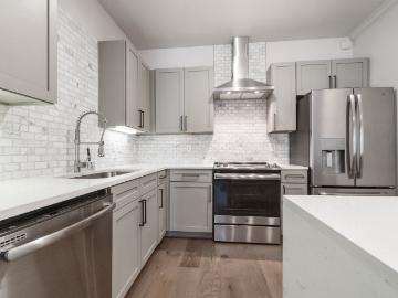 2 BR, 2 BA Apartment 2820 McKinnon Street Unit 3028, Dallas, TX 75201