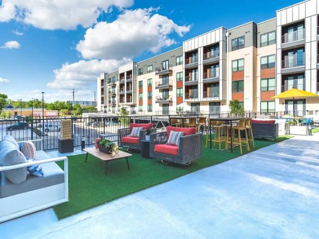 2 BR, 2 BA Apartment 2832 E Martin Luther King Jr Blvd Suite 122, Austin, TX 78702