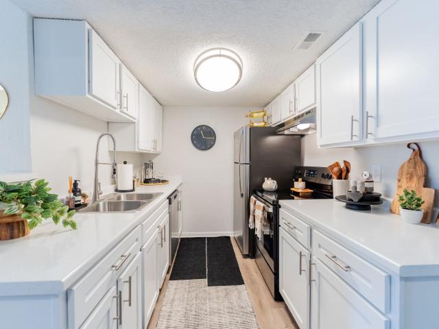 2 BR, 2 BA Apartment 2905 S Lees Summit Rd Unit 703, Independence, MO 64055