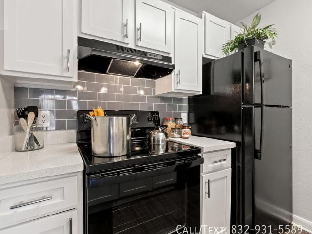 2 BR, 2 BA Apartment 2908 Woodland Grove Dr, Kingwood, TX 77339