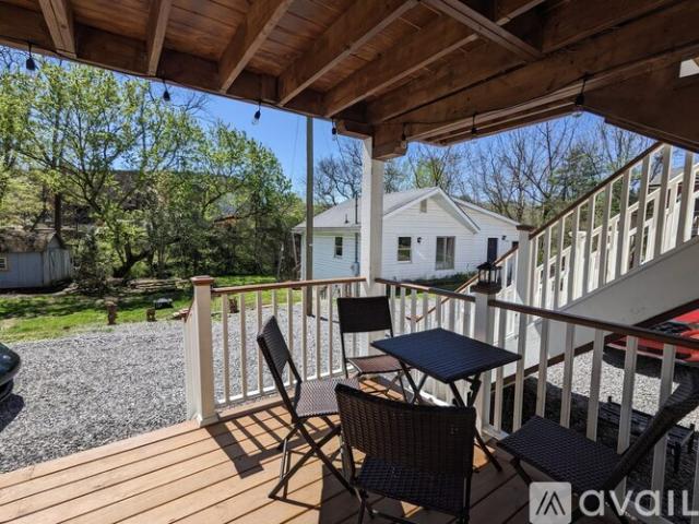 2 BR, 2 BA Apartment 29 Woodrow Ave, Unit 2, Asheville, NC 28801