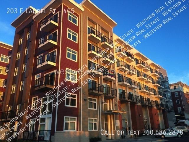 2 BR, 2 BA Apartment 203 E Laurel St, Bellingham, WA 98225