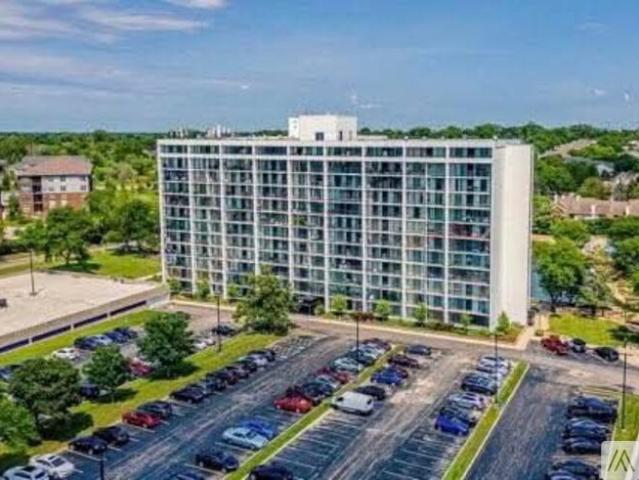 2 BR, 2 BA Apartment 2005 S Finley Rd, Unit 604, Lombard, IL 60148