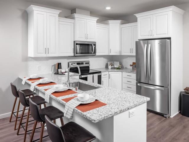 2 BR, 2 BA Apartment 200 University Ave Unit 0409, Minneapolis, MN 55414