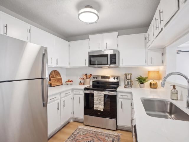 2 BR, 2 BA Apartment 200 Crowne Club Dr Unit 105 105 05, Winston Salem, NC 27104
