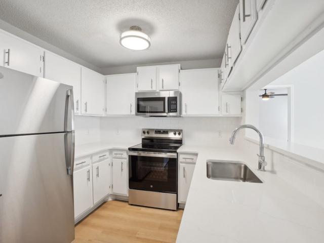 2 BR, 2 BA Apartment 200 Crowne Club Dr Unit 215 215 01, Winston Salem, NC 27104