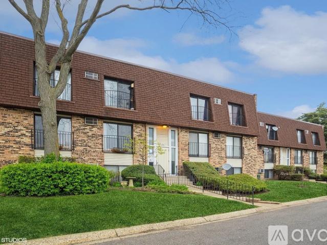 2 BR, 2 BA Apartment 200 South Waters Edge Drive, Unit 102, Glendale Heights, IL 60139