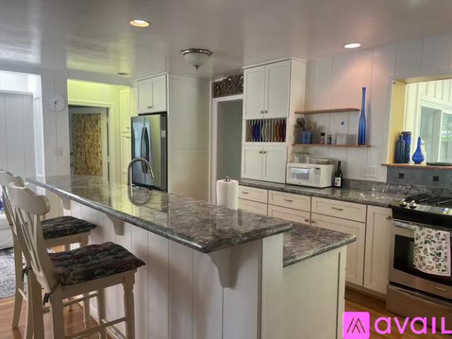 2 BR, 2 BA Apartment 2019 Oak Avenue, Santa Barbara, CA 93101