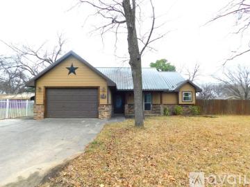2 BR, 2 BA Apartment 201 Sherman Drive, Aubrey, TX 76227