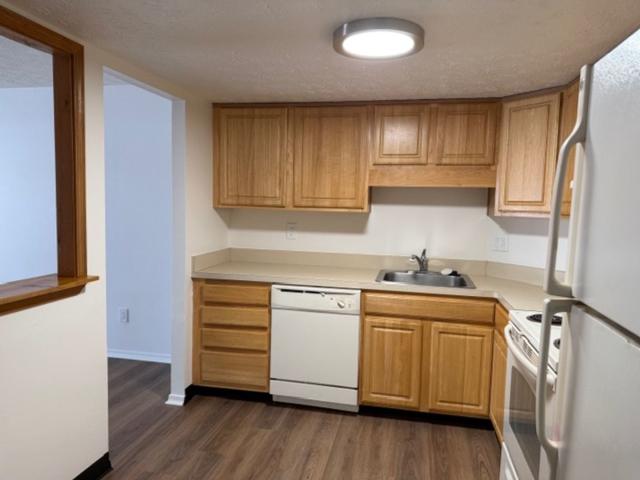 2 BR, 2 BA Apartment 20201 Lorain Road Unit 1006, Cleveland, OH 44126