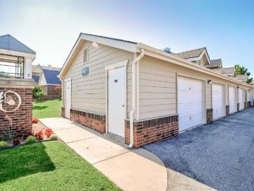 2 BR, 2 BA Apartment 20202 East Admiral Place Unit 711, Catoosa, OK 74015