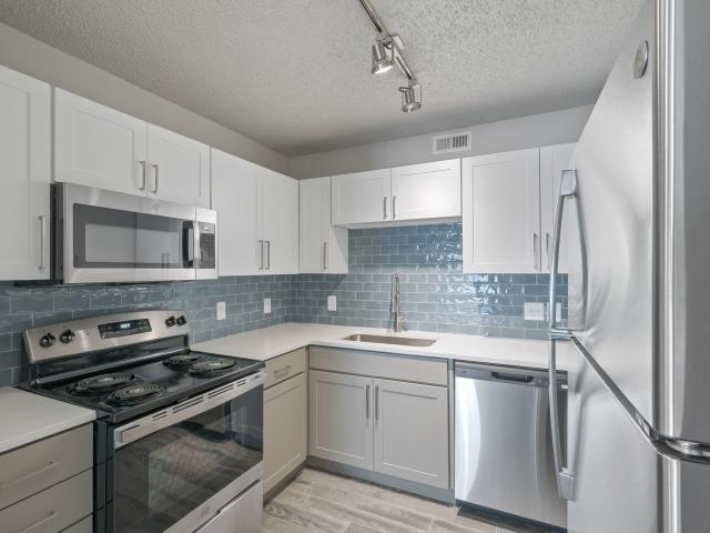 2 BR, 2 BA Apartment 2025 Timber Oaks Lane Unit 007806R, Charlotte, NC 28212