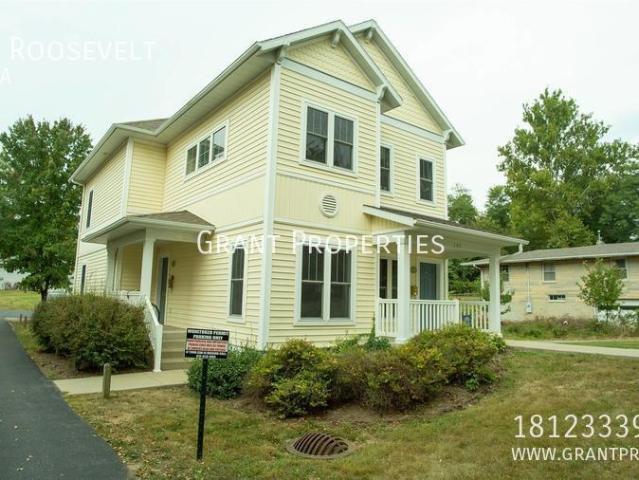 2 BR, 2 BA Apartment 202 S Roosevelt, Bloomington, IN 47408