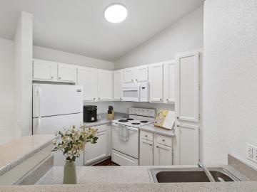 2 BR, 2 BA Apartment 2030 Prospector Court Unit 33N202, Bullhead City, AZ 86442