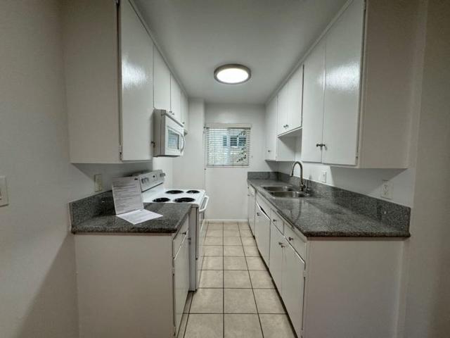 2 BR, 2 BA Apartment 20353 Saticoy Street Unit 082#21, Winnetka, CA 91306