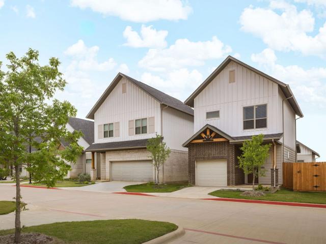 2 BR, 2 BA Apartment 2036 Oak Grove Lane Unit 150, Aubrey, TX 76227