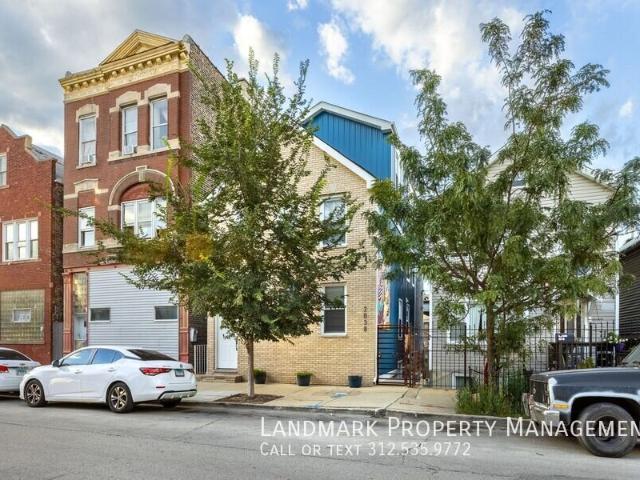 2 BR, 2 BA Apartment 2038 W 21st St rden, Chicago, IL 60608