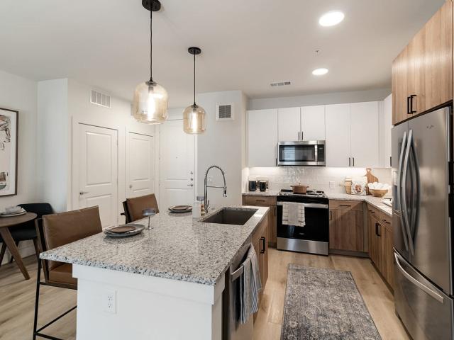 2 BR, 2 BA Apartment 2040 E State Hwy 121 Business Unit 1015, The Colony, TX 75056