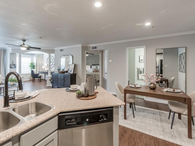 2 BR, 2 BA Apartment 2100 Bering Drive Unit 620, Houston, TX 77057