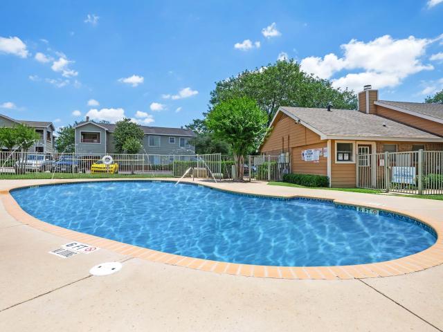 2 BR, 2 BA Apartment 2100 Willowbend Dr Unit 15D, Round Rock, TX 78664