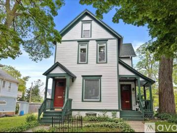 2 BR, 2 BA Apartment 2102 N Cambridge Ave, Unit 2102, Milwaukee, WI 53202