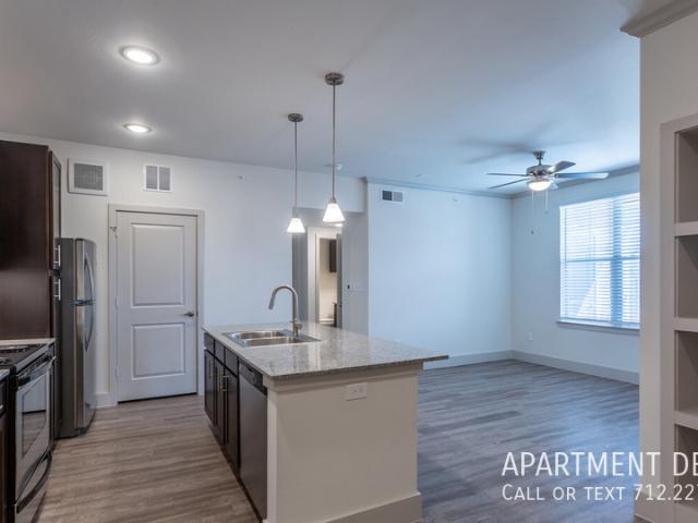 2 BR, 2 BA Apartment 217 N 72nd StÂ, Houston, TX 77011