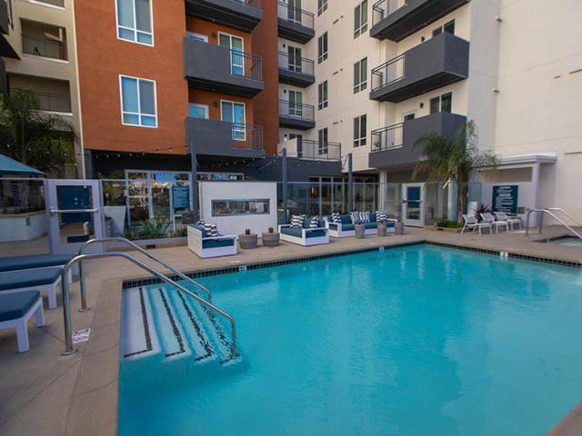 2 BR, 2 BA Apartment 21425 Vanowen Street Unit 434, Canoga Park, CA 91303