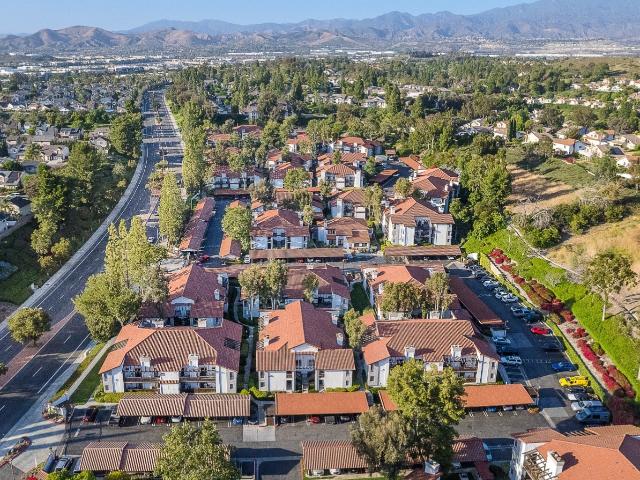 2 BR, 2 BA Apartment 21486 Lake Forest Drive Unit 19F, Lake Forest, CA 92630