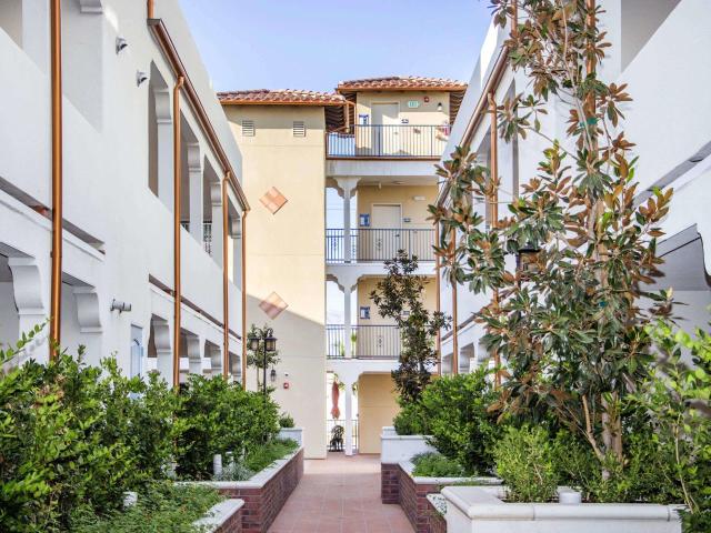 2 BR, 2 BA Apartment 21501 Roscoe Blvd Unit 115, Canoga Park, CA 91304