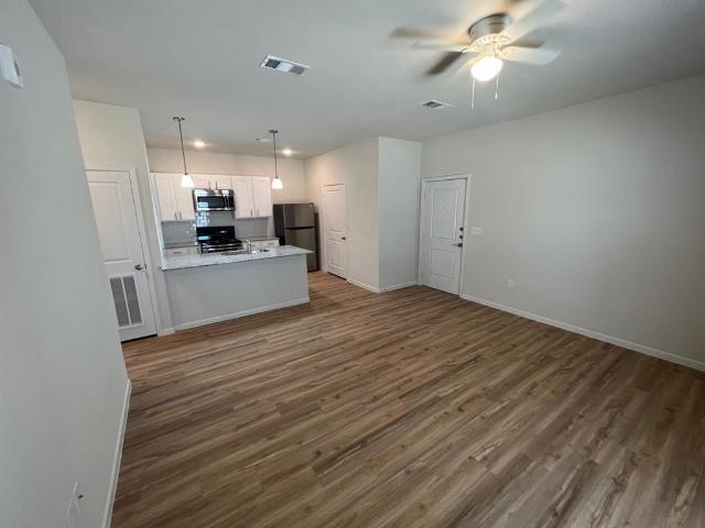 2 BR, 2 BA Apartment 2151 West Moore Street Unit L2190, Sherman, TX 75092