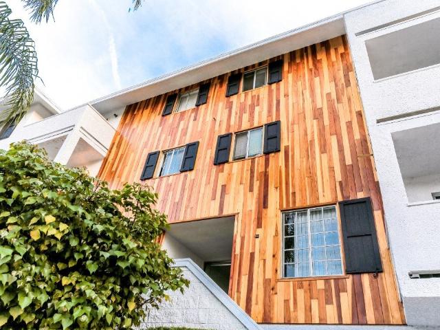 2 BR, 2 BA Apartment 215 East 15th Street Unit 04, Santa Ana, CA 92701
