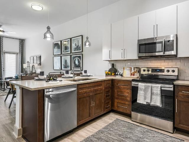 2 BR, 2 BA Apartment 2173 Highland Avenue Unit H501, Birmingham, AL 35205