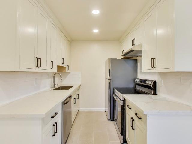 2 BR, 2 BA Apartment 2180 Ashby Avenue, Berkeley, CA 94705