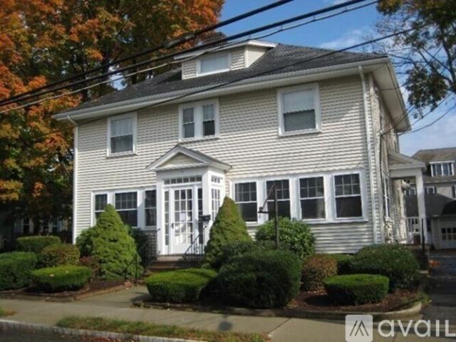 2 BR, 2 BA Apartment 21 Walnut St, Unit 1, Natick, MA 01760