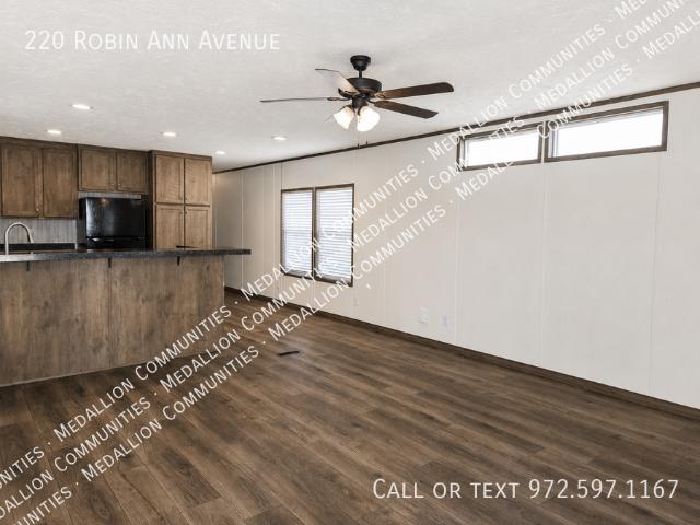 3 BR, 2 BA Apartment 220 Robin Ann Avenue, Clarksville, TN 37042